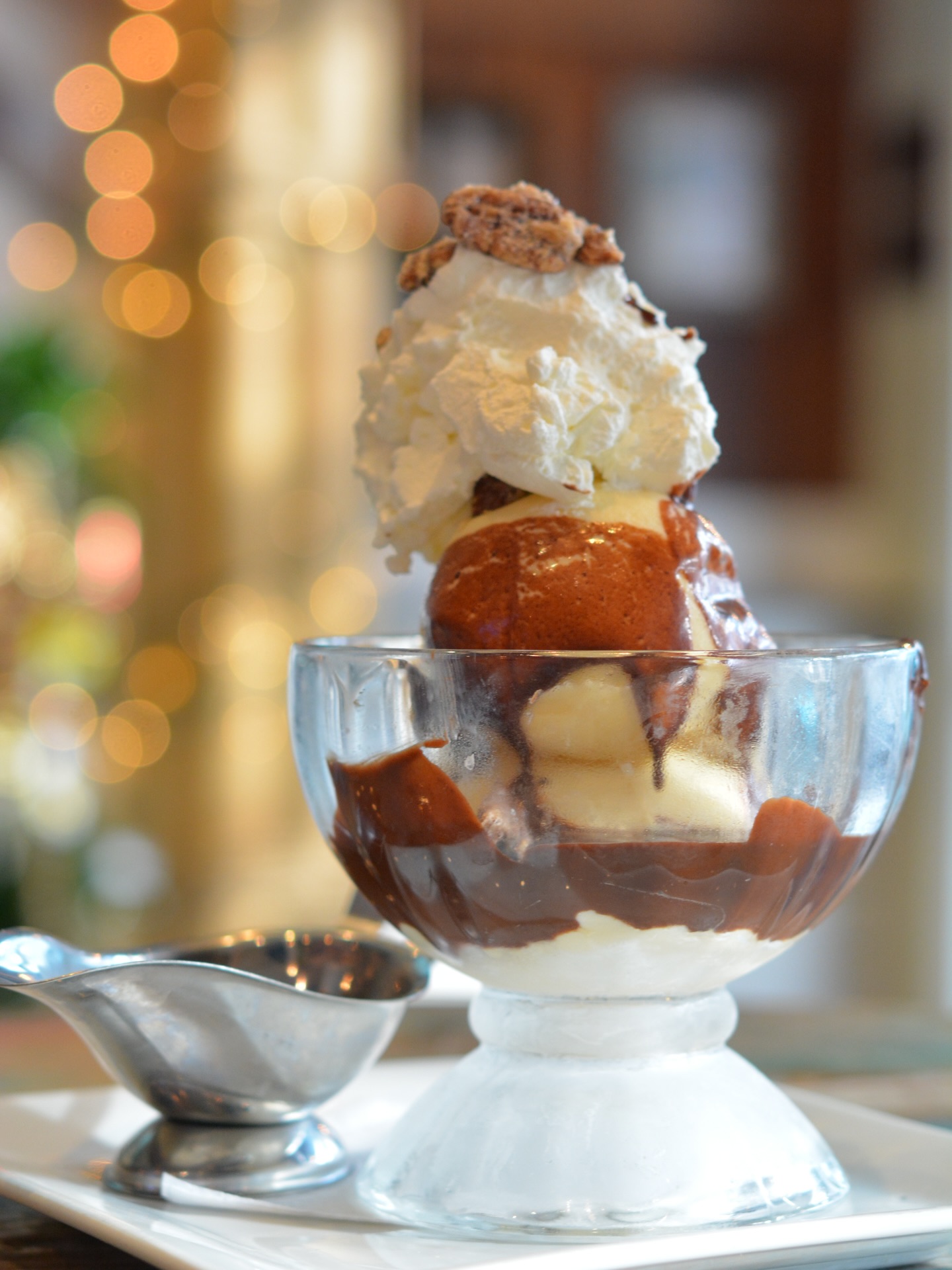 Need a winning parenting move? 🍦
Celebrate National Ice Cream Day the RUMBA way.
One Hot Fudge Sundae.
Happy kids.
Happy parents.
Sounds like a pretty good plan to us.
You’re welcome. 😉

#NationalIceCreamDay #RumbaMetairie #RumbaPatchogue #RumbaHamptonBays  #FamilyFun SummerTreats